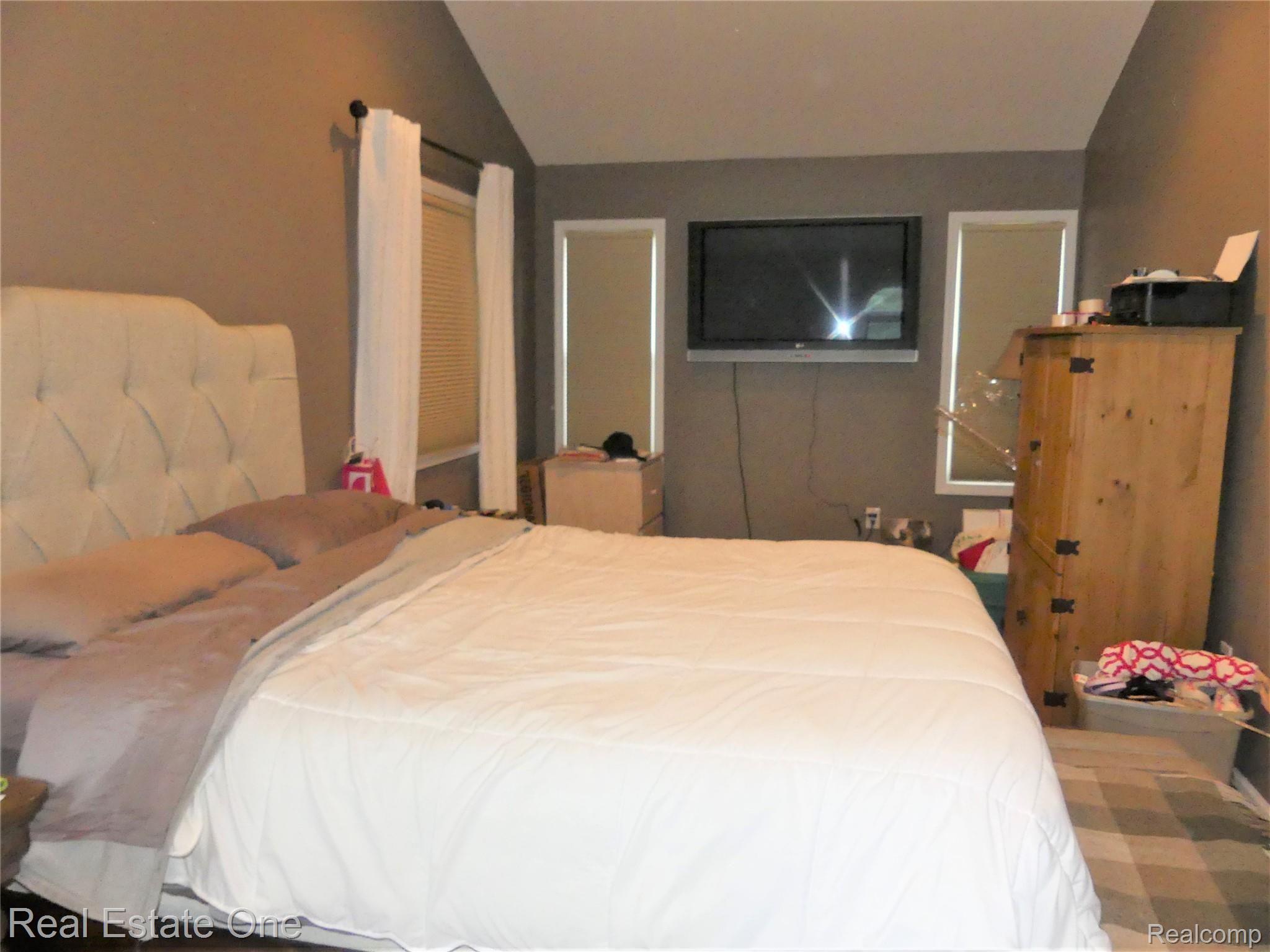 34016 Steadman Road New Boston, MI 48164 - Photo 42 of 46 P1030404.JPG