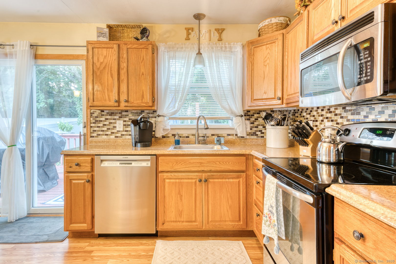 78 Edgecomb Street Hamden, CT 06517 - Photo 13 of 40