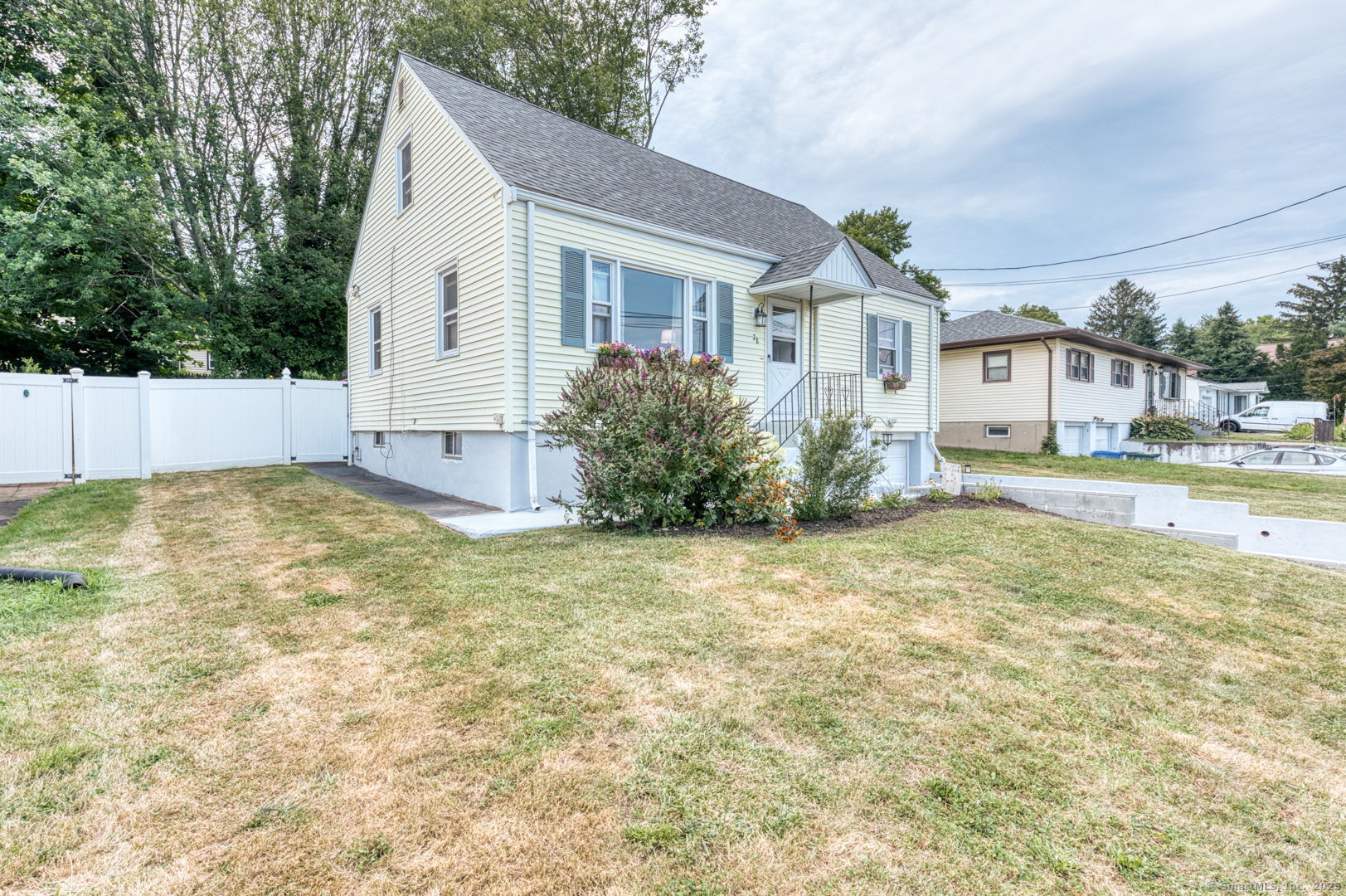 78 Edgecomb Street Hamden, CT 06517 - Photo 4 of 40