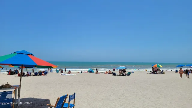 a view of livingroom with furniture