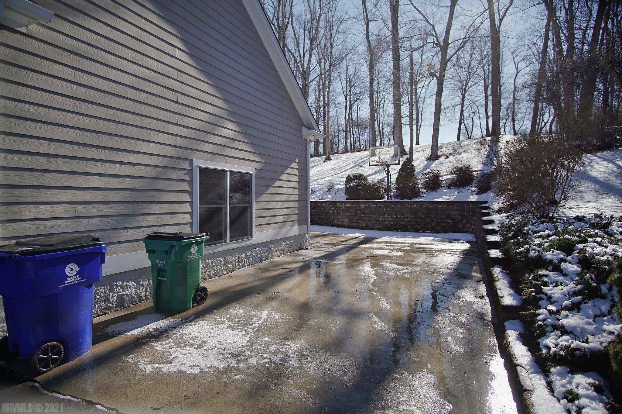 927 Redbud Road Blacksburg, VA 24060 - Photo 49 of 51 Gallery Image 49