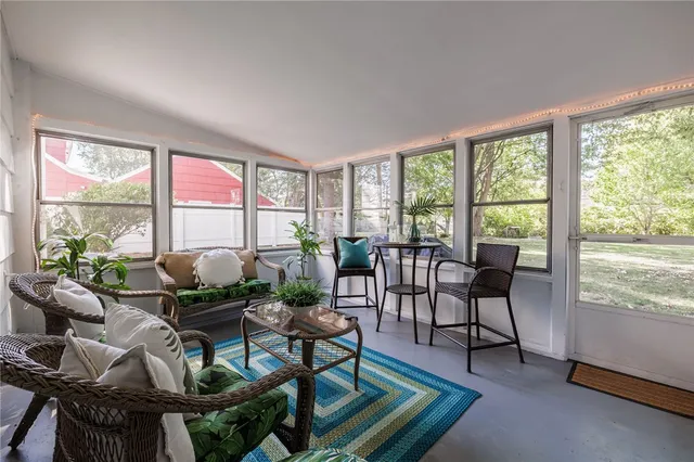 $250,000 | 95 Mayville Lane, Irondequoit, NY 14617