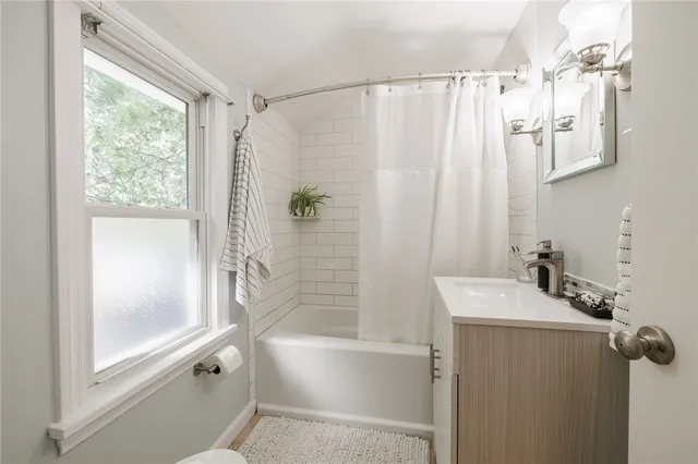 $250,000 | 95 Mayville Lane, Irondequoit, NY 14617