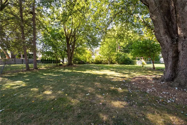 $250,000 | 95 Mayville Lane, Irondequoit, NY 14617