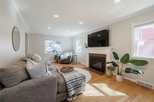 $250,000 | 95 Mayville Lane, Irondequoit, NY 14617