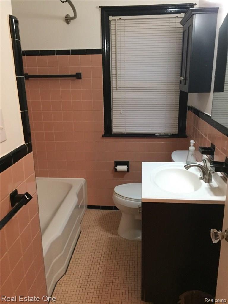 16563 Burt Road Detroit, MI 48219 - Photo 14 of 34 111.jpg