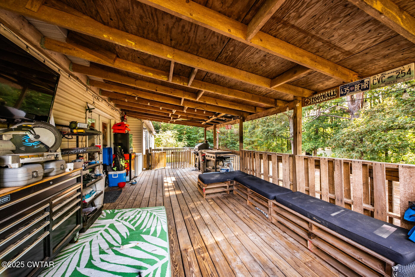 1840 Blue Goose Road Huron, TN 38345 - Photo 3 of 35 a view of a balcony with chairs