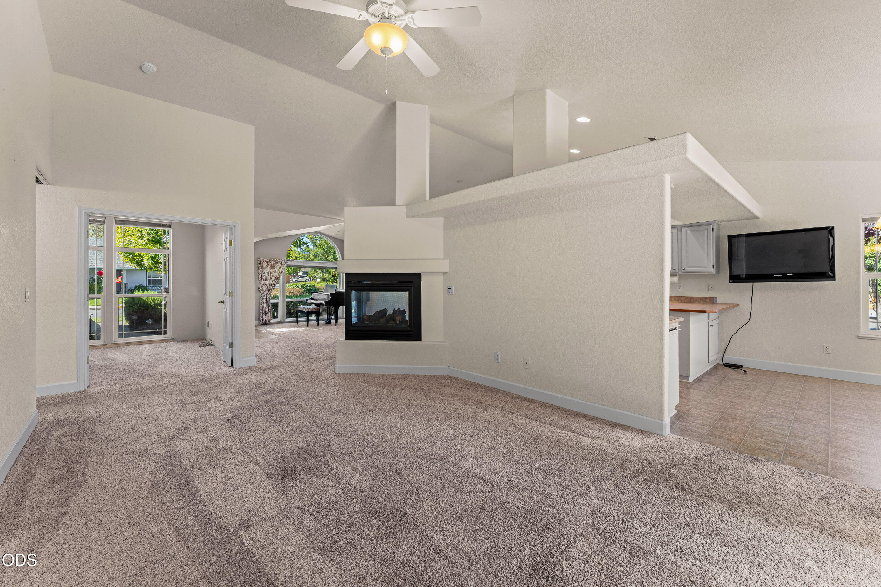 2690 Trinity Way Grants Pass, OR 97527 - Photo 6 of 30