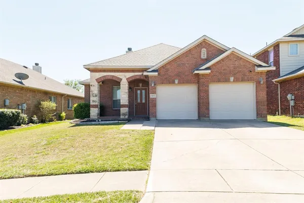 $320,000 | 909 Grant Street, Burleson, TX 76028