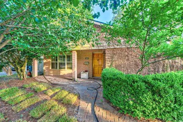$2,400 | 3023 Conway Street, Houston, TX 77025