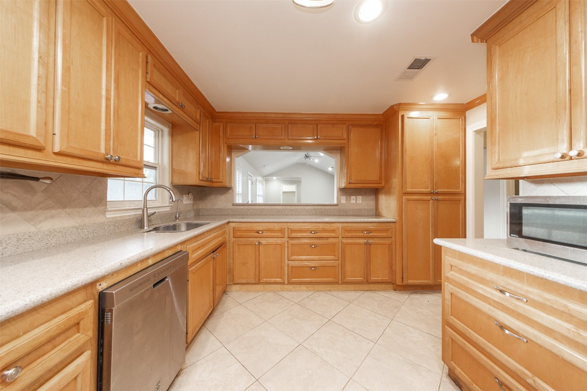 3023 Conway Street Houston, TX 77025 - Photo 12 of 25