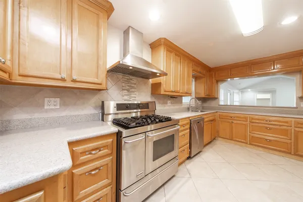 $2,400 | 3023 Conway Street, Houston, TX 77025