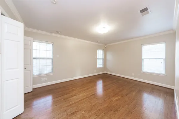 $2,400 | 3023 Conway Street, Houston, TX 77025