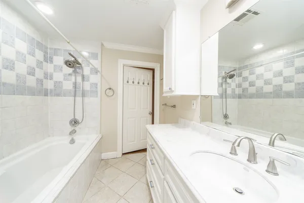 $2,400 | 3023 Conway Street, Houston, TX 77025