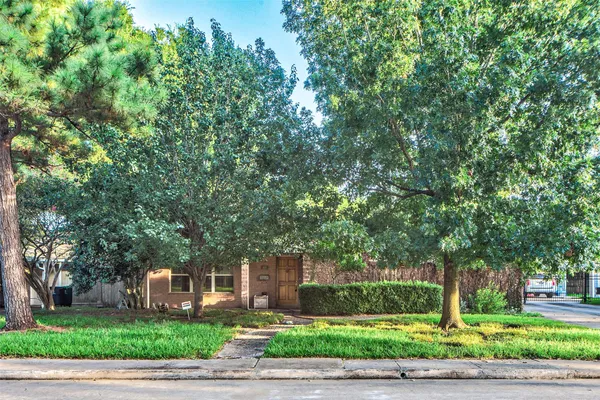 $2,400 | 3023 Conway Street, Houston, TX 77025