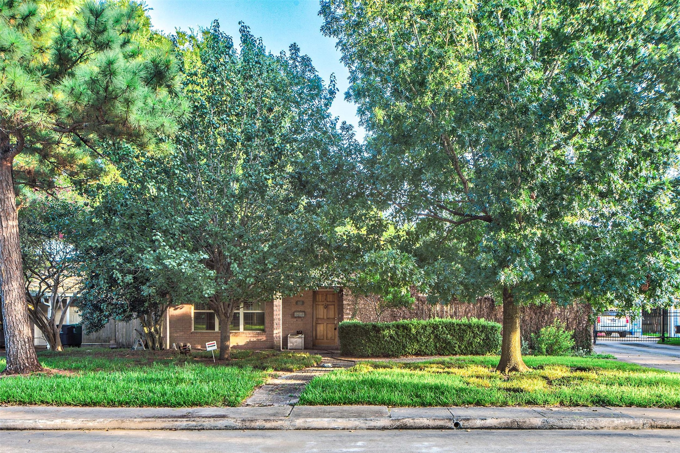 3023 Conway Street Houston, TX 77025 - Photo 2 of 25