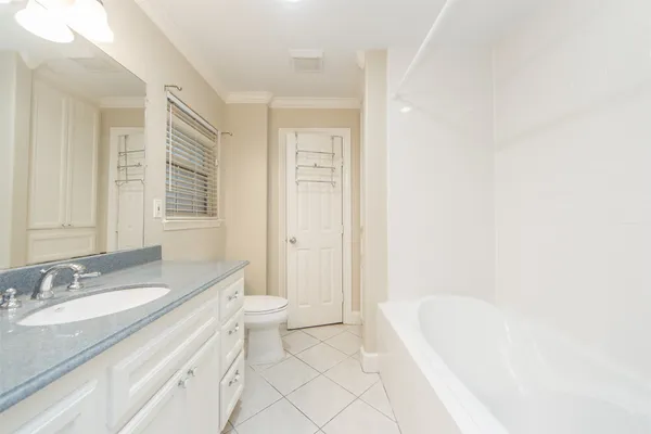$2,400 | 3023 Conway Street, Houston, TX 77025