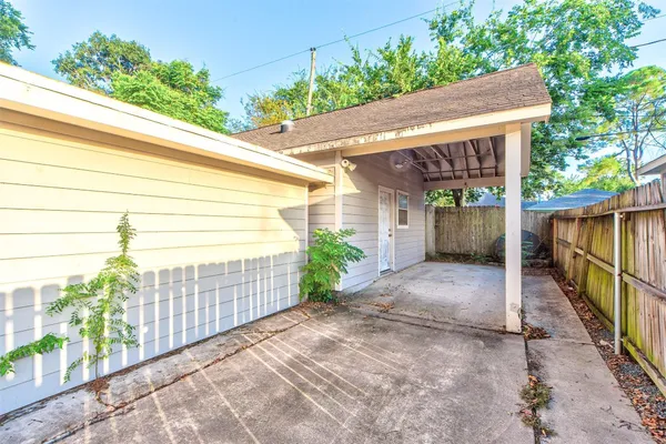 $2,400 | 3023 Conway Street, Houston, TX 77025