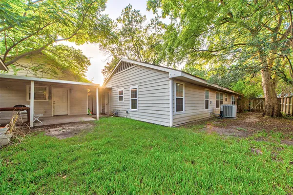 $2,400 | 3023 Conway Street, Houston, TX 77025