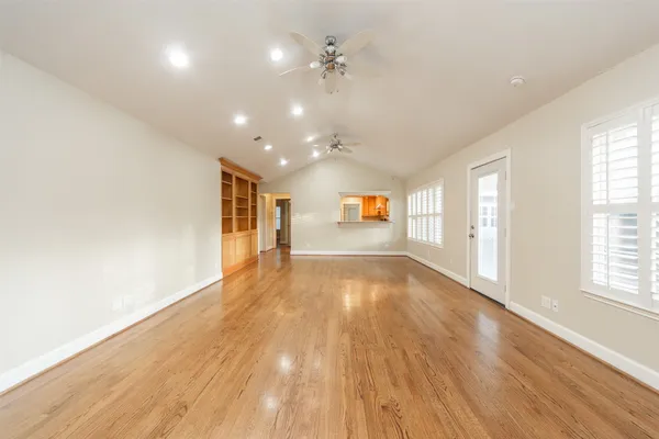 $2,400 | 3023 Conway Street, Houston, TX 77025