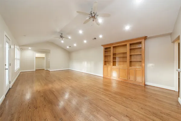 $2,400 | 3023 Conway Street, Houston, TX 77025