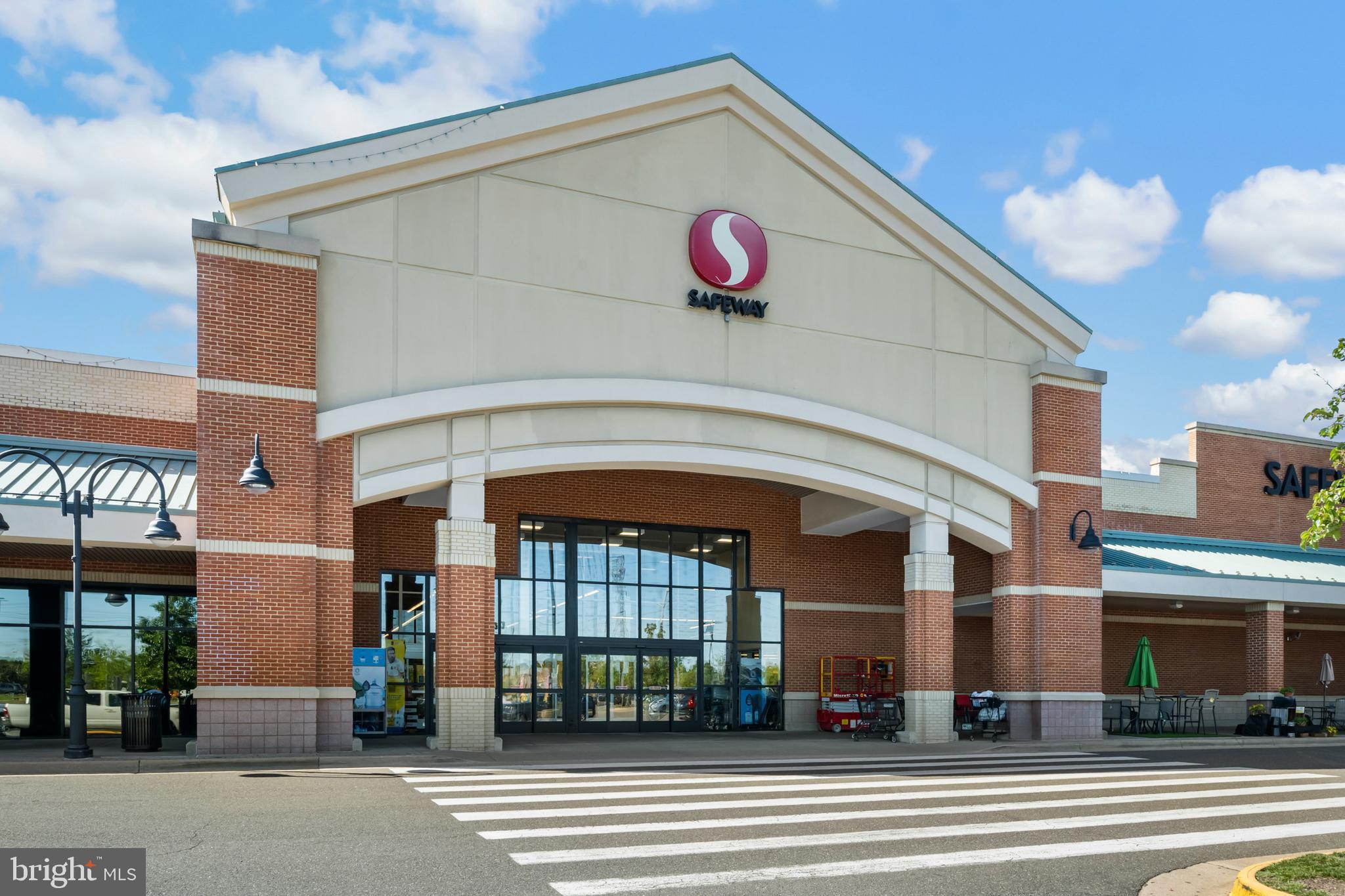 7136 Ayers Meadow Lane Springfield, VA 22150 - Photo 49 of 53 Safeway Store near