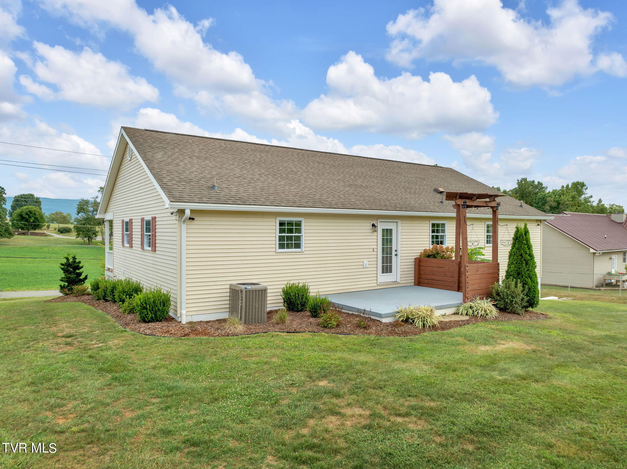 1286 Shiloh Road Greeneville, TN 37745 - Photo 5 of 49 5-web-or-mls-JH 20240906-189