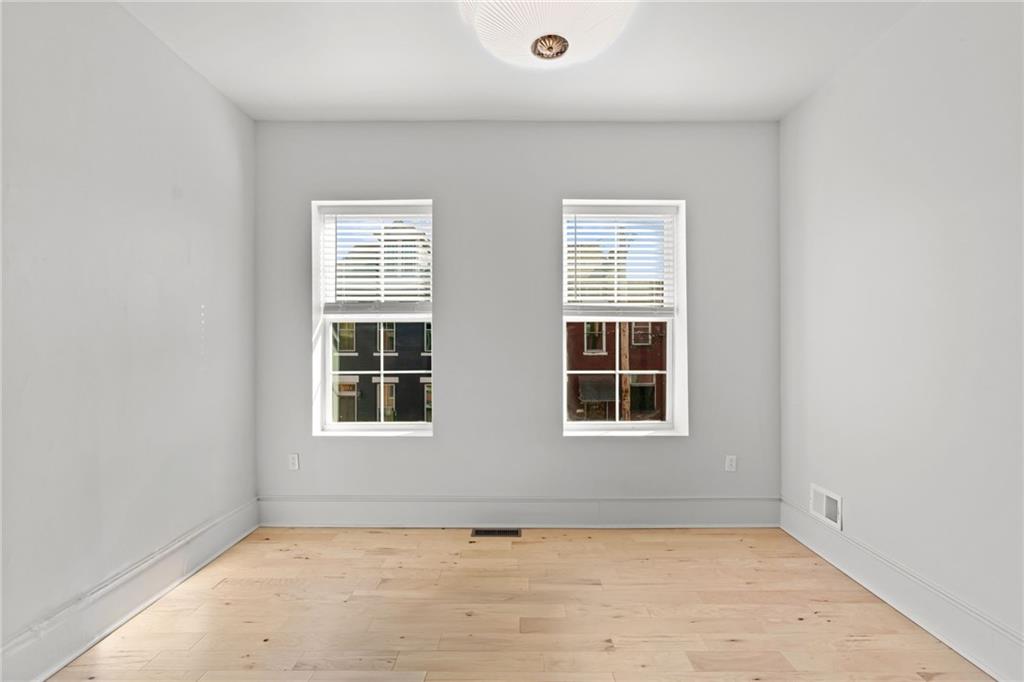 2011 Forbes Avenue Pittsburgh, PA 15219 - Photo 20 of 41 an empty room with a window