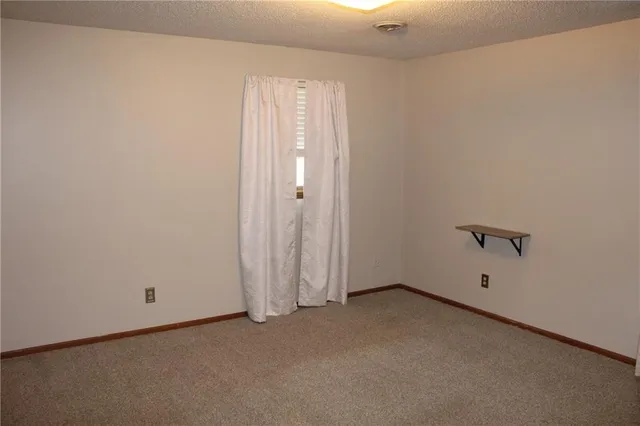 $185,000 | 1405 North Walnut Street, Iola, KS 66749