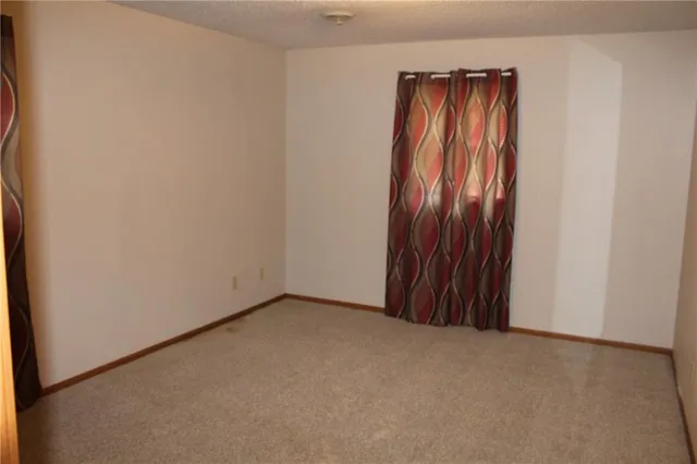 $185,000 | 1405 North Walnut Street, Iola, KS 66749