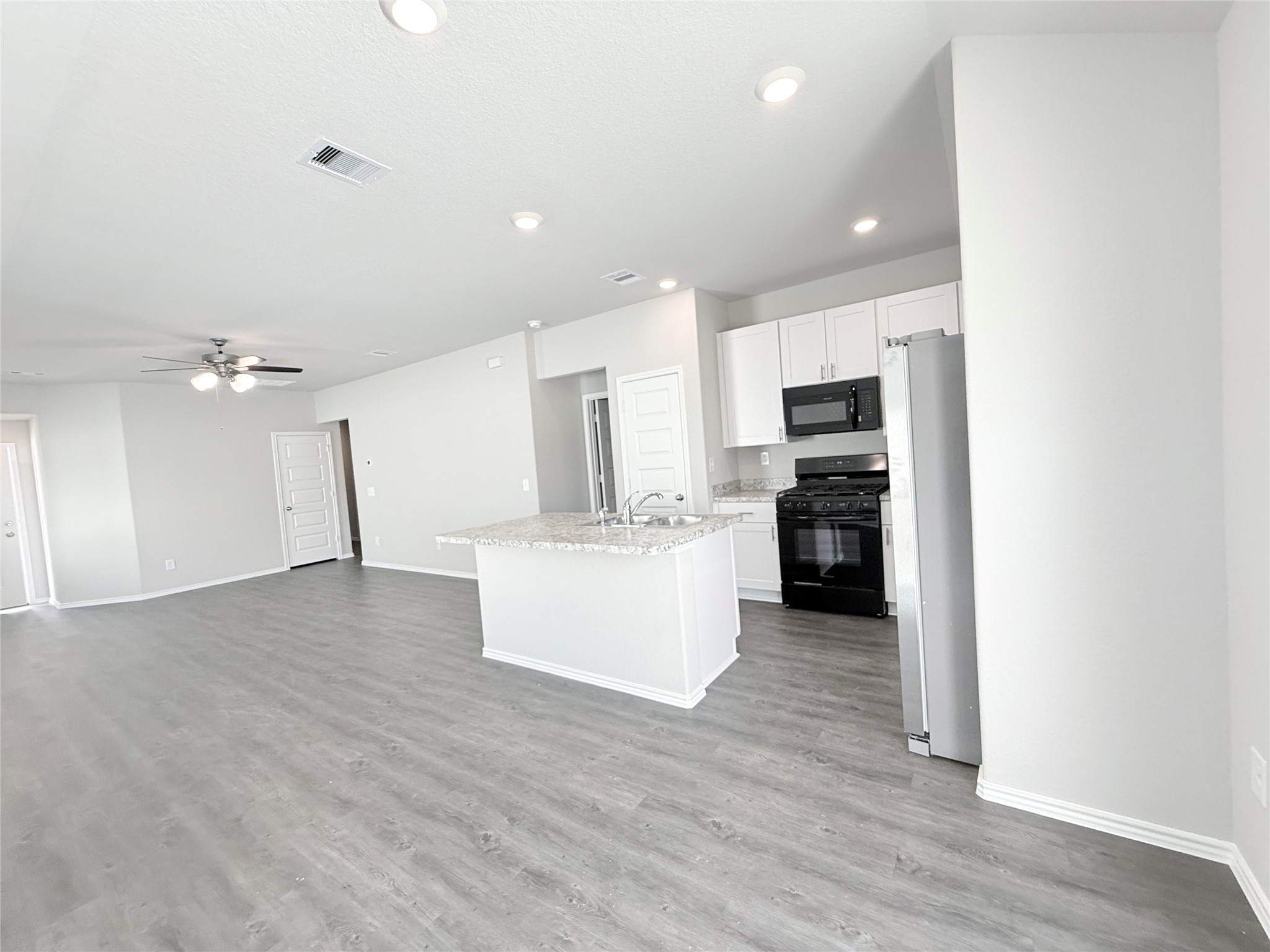 21611 Desert Lilly Road Waller, TX 77484 - Photo 13 of 28 Gallery Image 13
