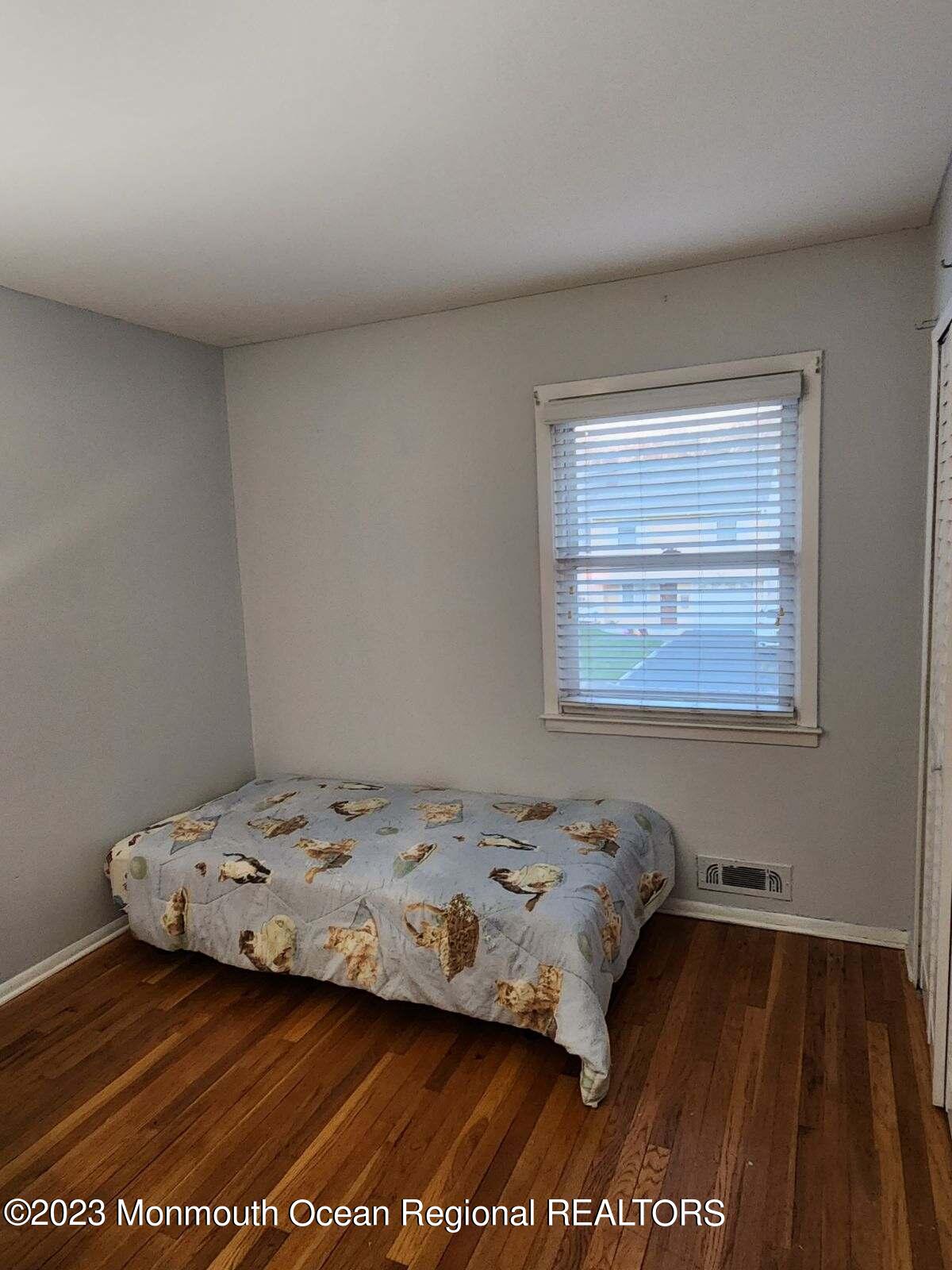 42 Epping Drive Kenilworth, NJ 07033 - Photo 11 of 22 a bedroom with a bed and a window