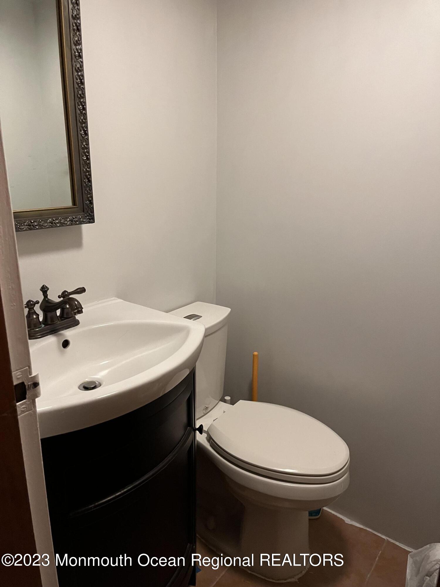 42 Epping Drive Kenilworth, NJ 07033 - Photo 15 of 22 1/2 Bath