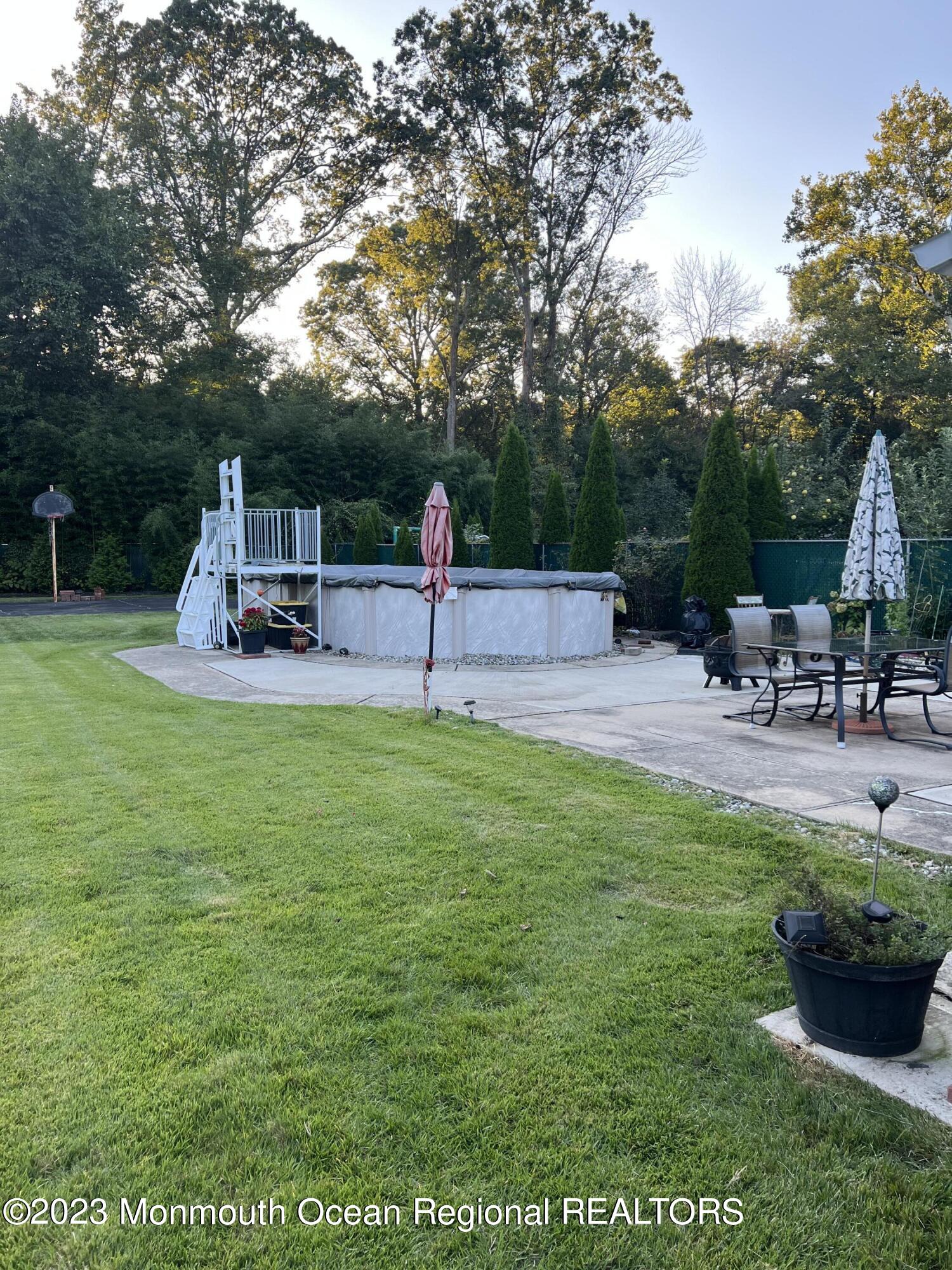 42 Epping Drive Kenilworth, NJ 07033 - Photo 20 of 22 a view of a child park