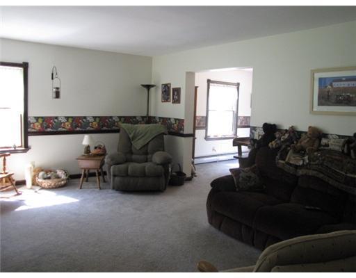 19 Woodard Road Augusta, ME 04330 - Photo 5 of 18 Living Room.