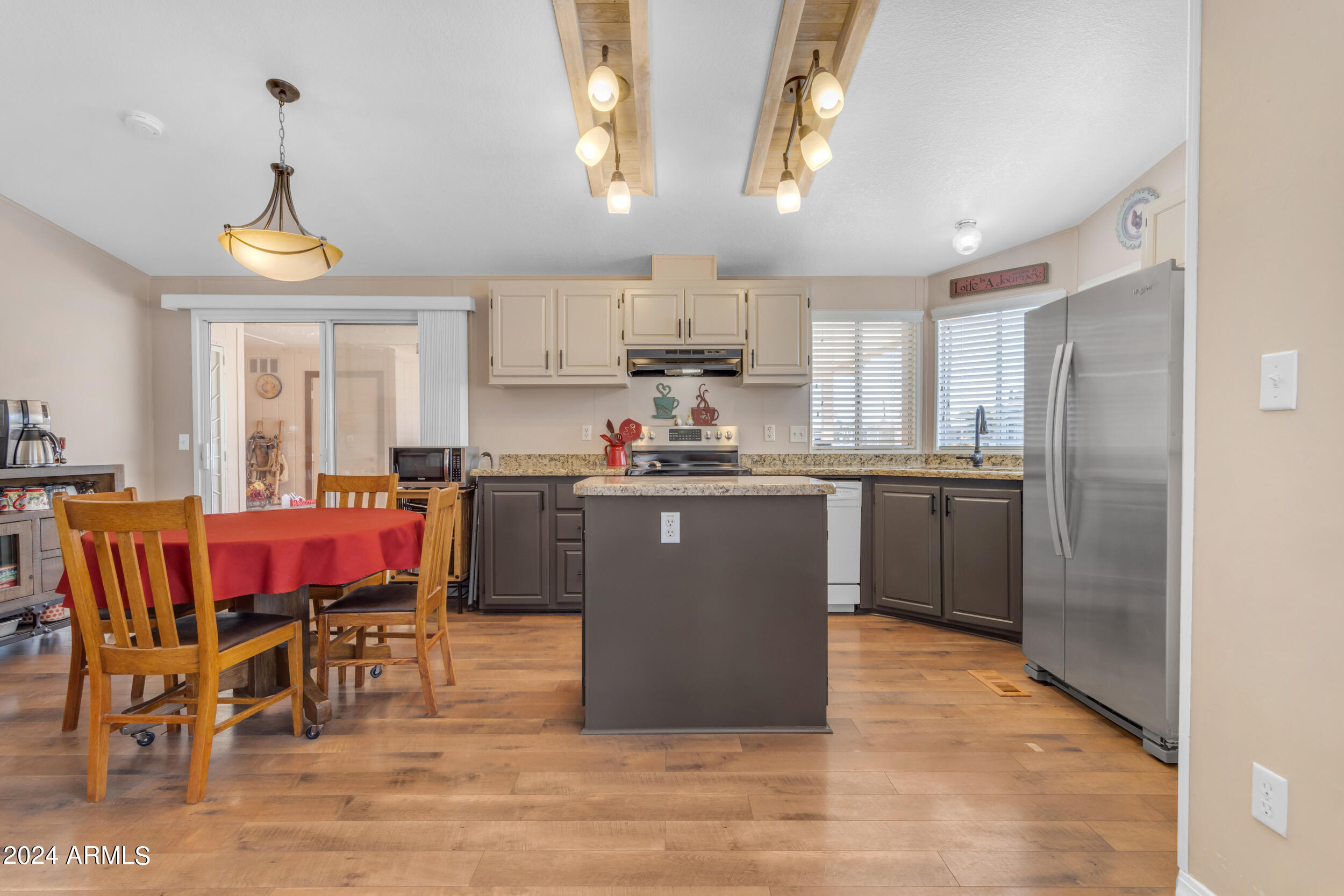 3500 South Tomahawk Road, Unit 169 Apache Junction, AZ 85119 - Photo 9 of 43 Kitchen & Dining