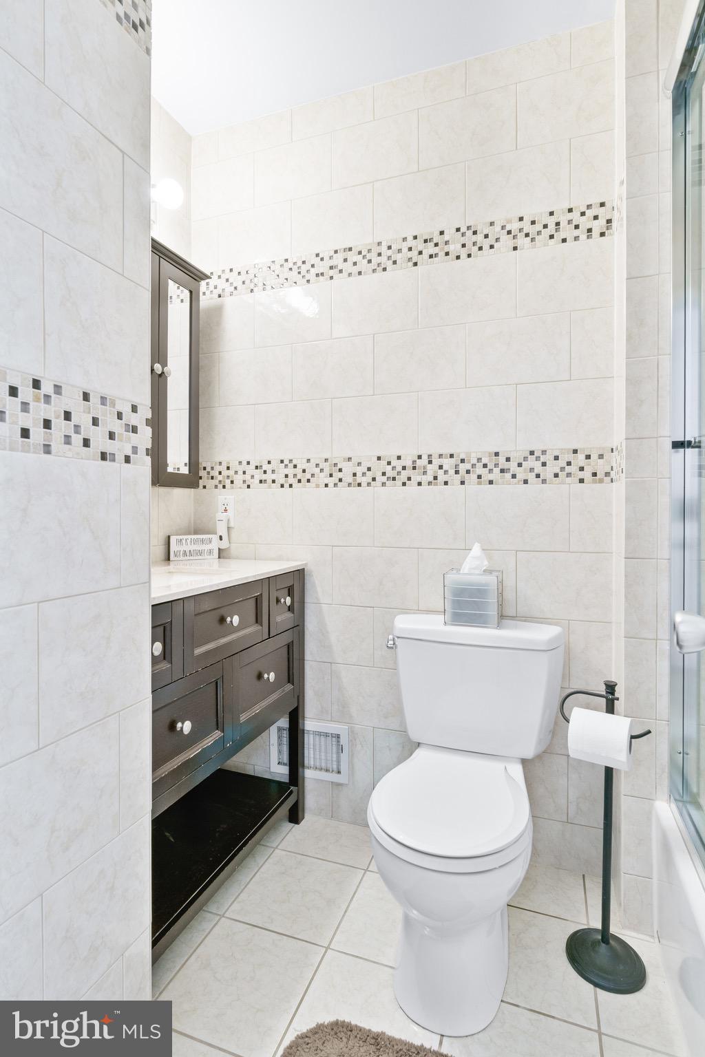 19005 Mt Airey Road Brookeville, MD 20833 - Photo 12 of 40 hallway full bath