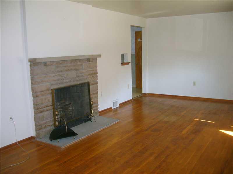 103 Ridgeside Road Pittsburgh, PA 15237 - Photo 3 of 17 Living Room.