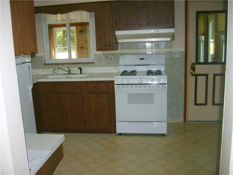 103 Ridgeside Road Pittsburgh, PA 15237 - Photo 4 of 17 Kitchen.