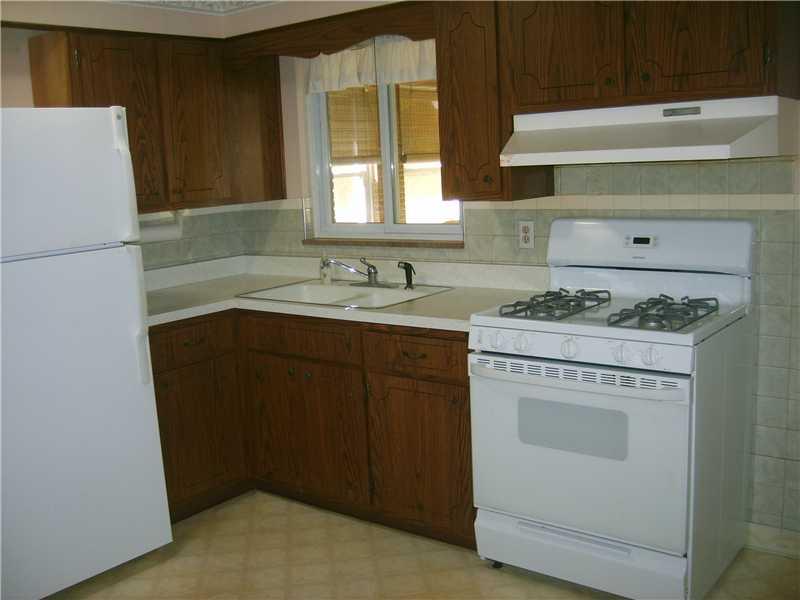 103 Ridgeside Road Pittsburgh, PA 15237 - Photo 5 of 17 Kitchen.