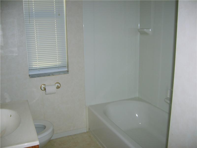 103 Ridgeside Road Pittsburgh, PA 15237 - Photo 10 of 17 Master Bath/Spa.