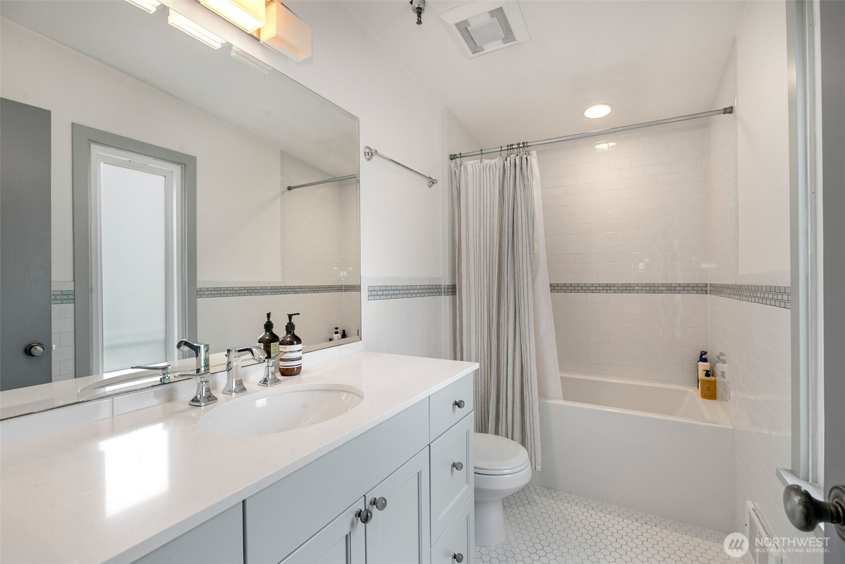 1406 Harvard Avenue, Unit 10 Seattle, WA 98122 - Photo 17 of 24