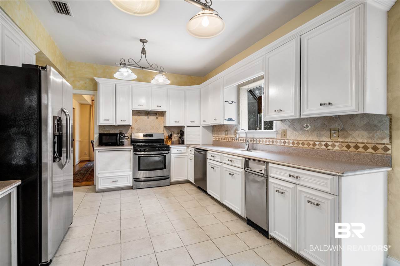 3949 Pembrocke Avenue Mobile, AL 36608 - Photo 12 of 27