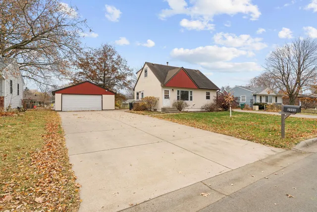 $359,900 | 2008 Zircon Lane, St. Paul, MN 55122