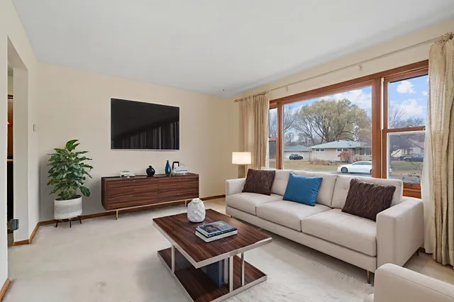 $359,900 | 2008 Zircon Lane, St. Paul, MN 55122