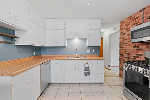 $359,900 | 2008 Zircon Lane, Eagan, MN 55122