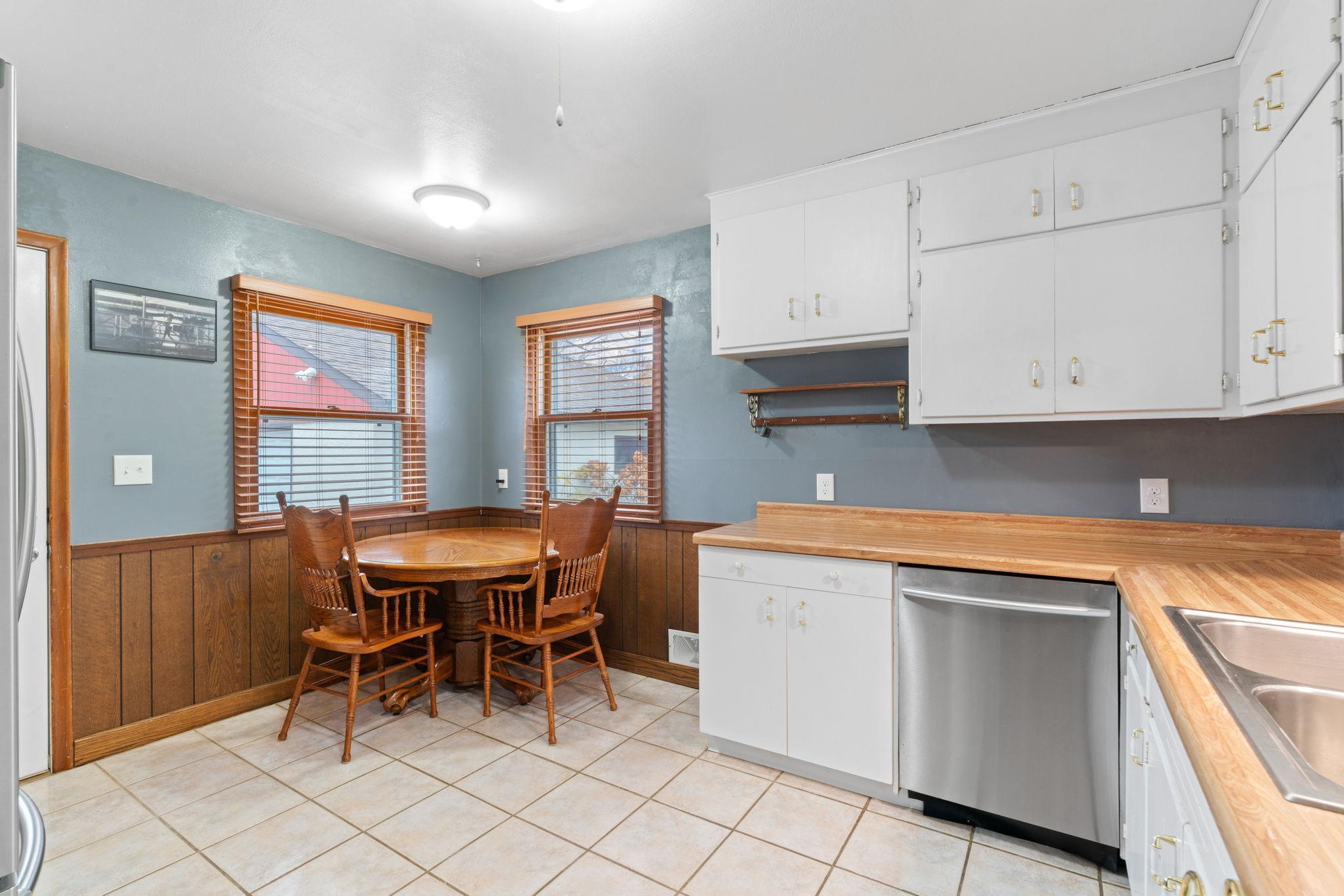 2008 Zircon Lane St. Paul, MN 55122 - Photo 5 of 14