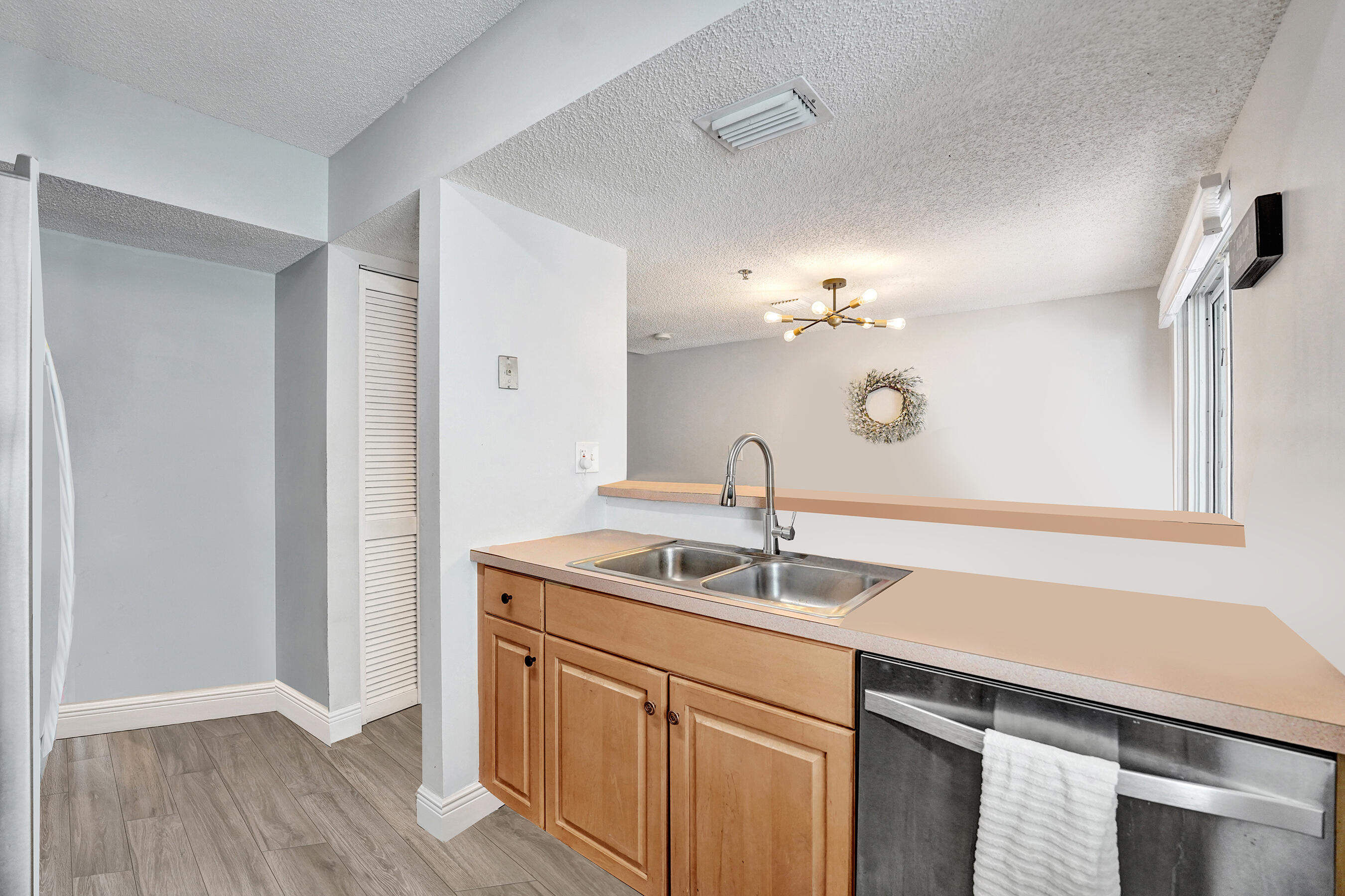 173 Riviera Circle Weston, FL 33326 - Photo 11 of 41 DSC01412