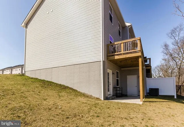 a view of a house with backyard and parking space