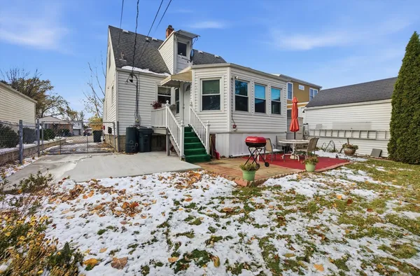 a view of house with yard